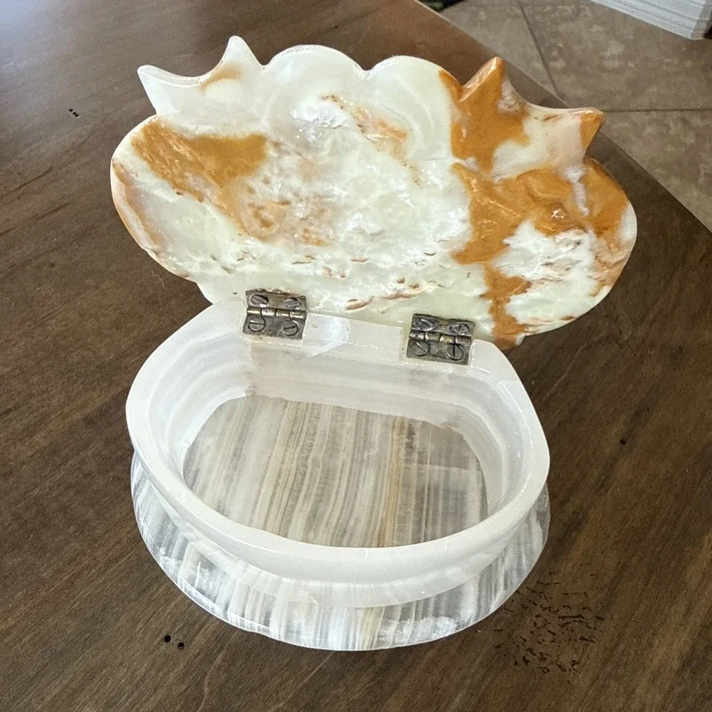 Vintage Clam Shell Shaped Onyx Alabaster Marble Trinket Jewelry Box Hinged Lid